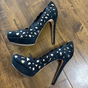 Black & Gold pumps Alice and Olivia